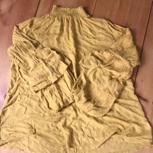 Bohemian chic Medium long puff sleeve shirt.